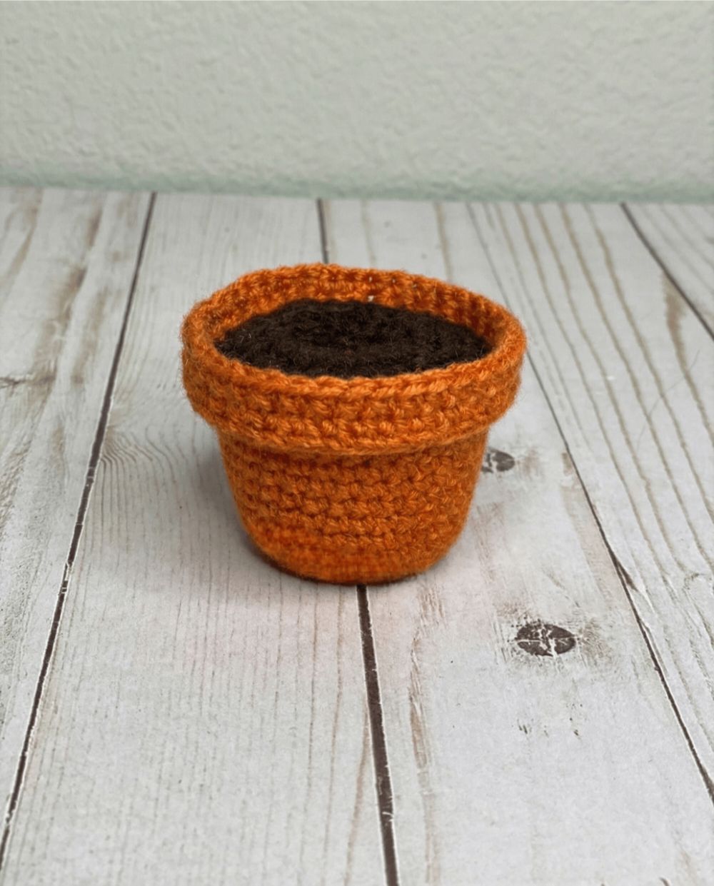 Tiny crochet terra cotta pot pattern