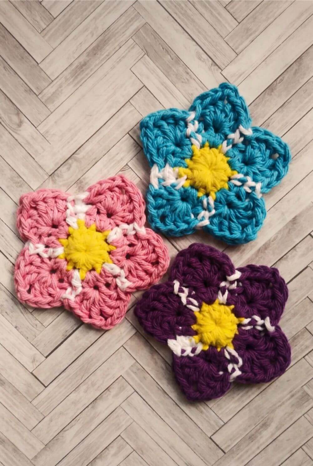 Forget-me-not applique free crochet pattern