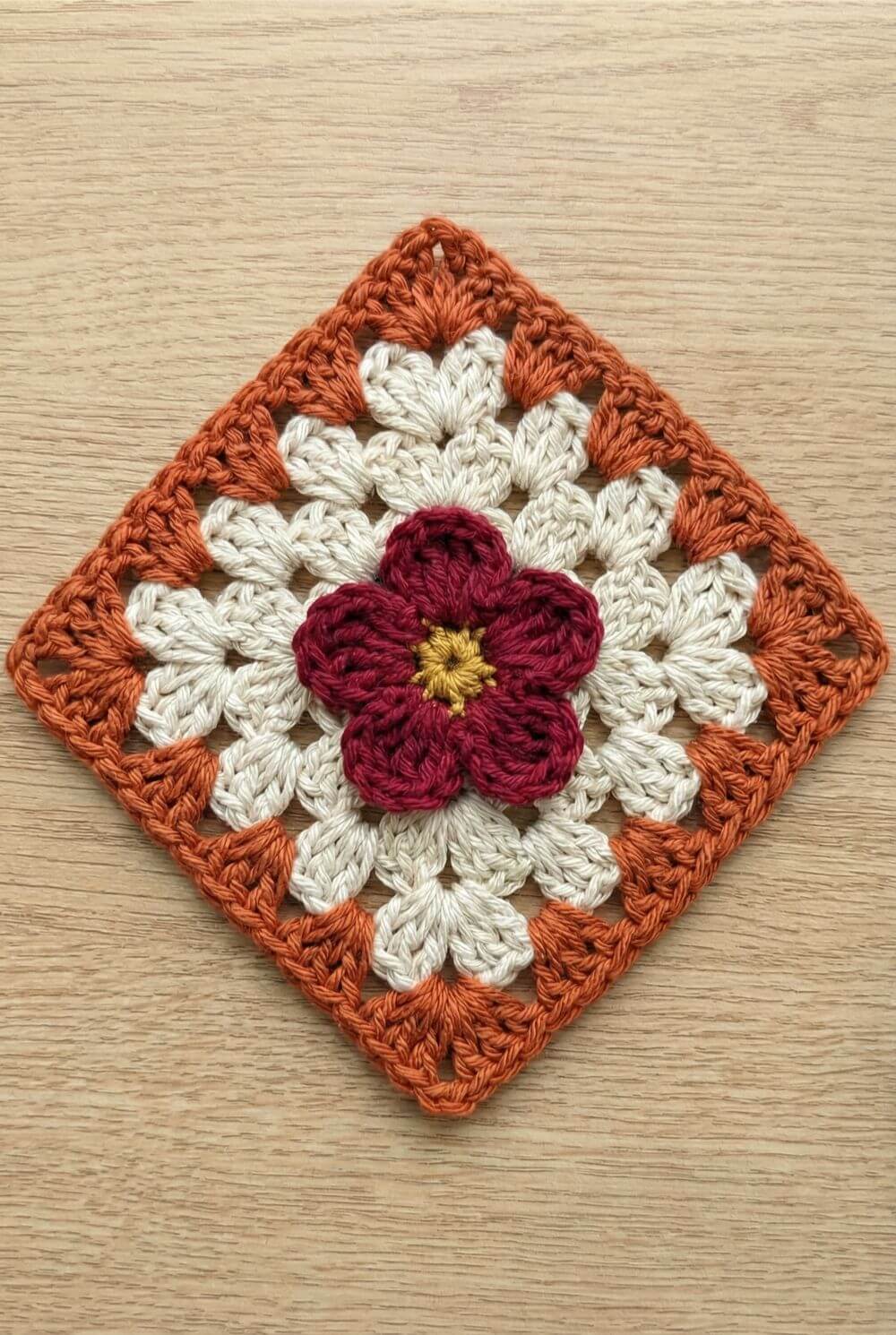 Forget-me-not granny square crochet pattern
